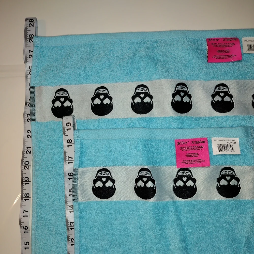 NEW Betsy Johnson Totally Skull Towels NWT Edgy Spooky Halloween HTF